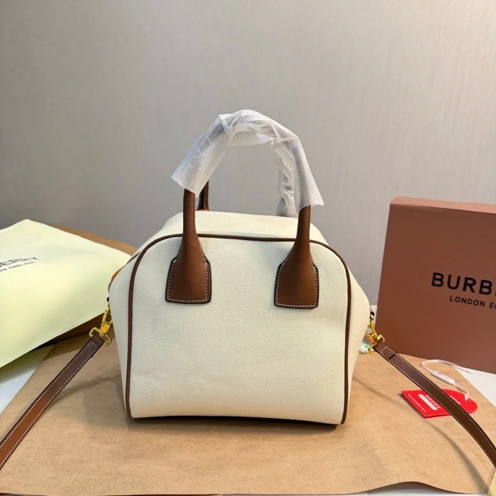 Burberry bag - Picture 3 of 5